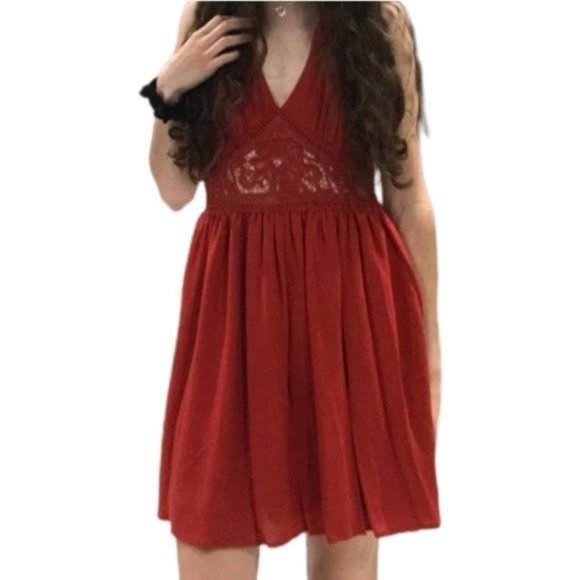 Red Open Back Halter Flowy Lace Rayon Dress - Picture 5 of 6